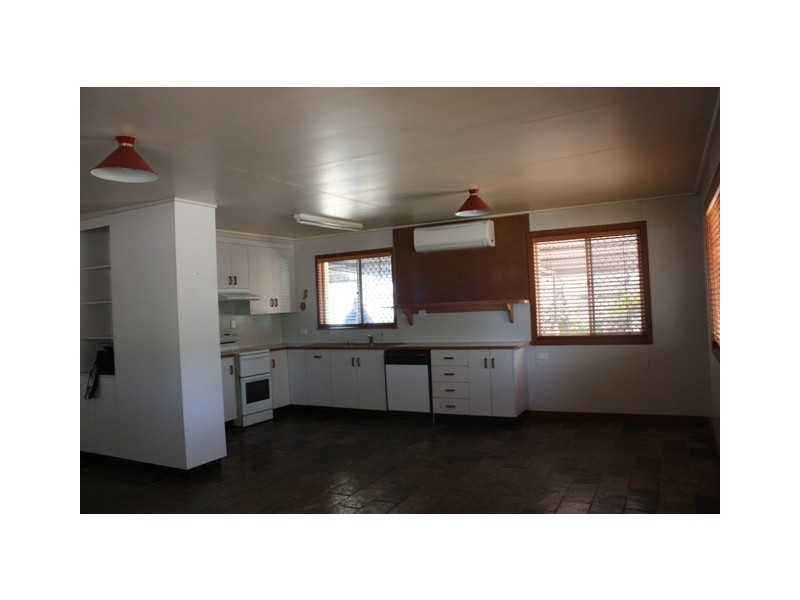 16 Old Airport Dr, Emerald QLD 4720