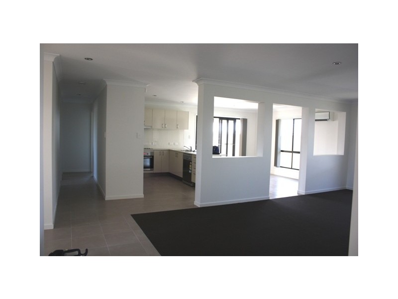 27 Thornton St, Emerald QLD 4720