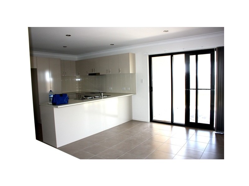 27 Thornton St, Emerald QLD 4720