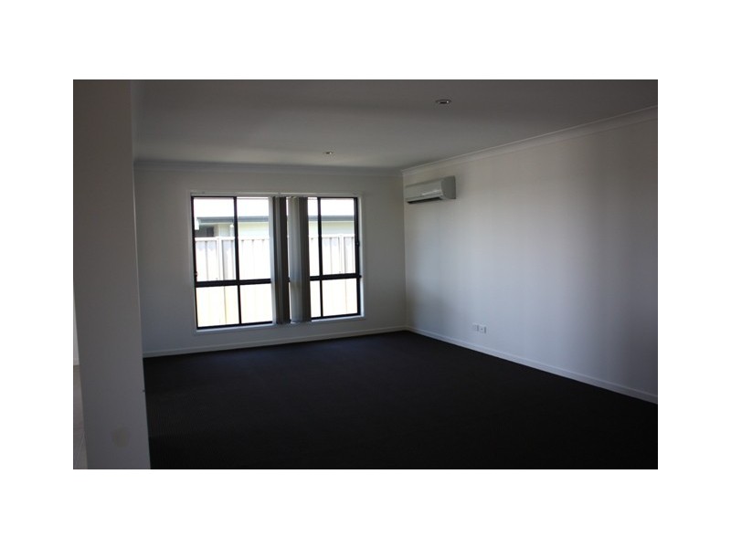 27 Thornton St, Emerald QLD 4720