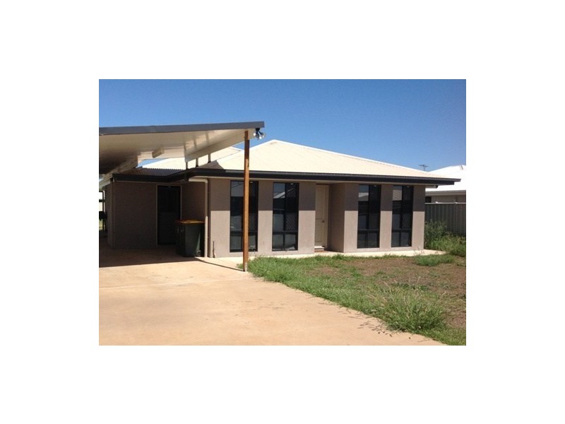 50 Mayfair Dr, Emerald QLD 4720