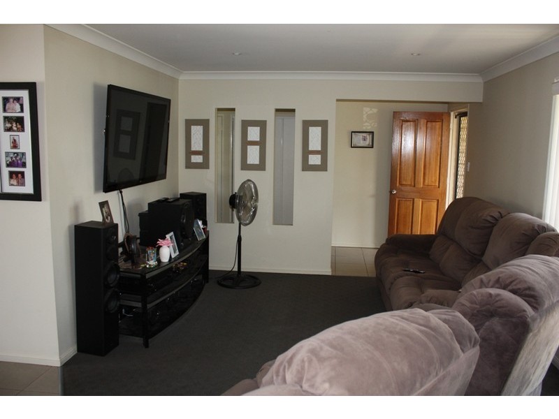 22 Crinum Cres, Emerald QLD 4720