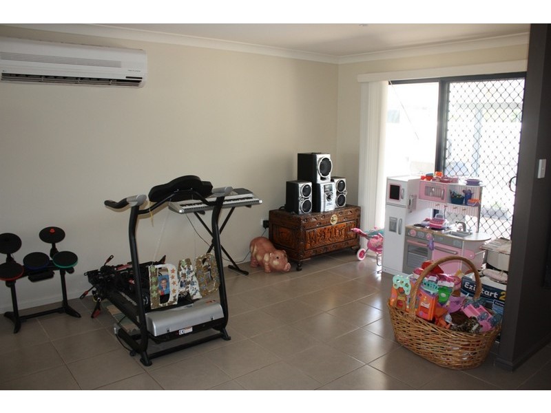 22 Crinum Cres, Emerald QLD 4720