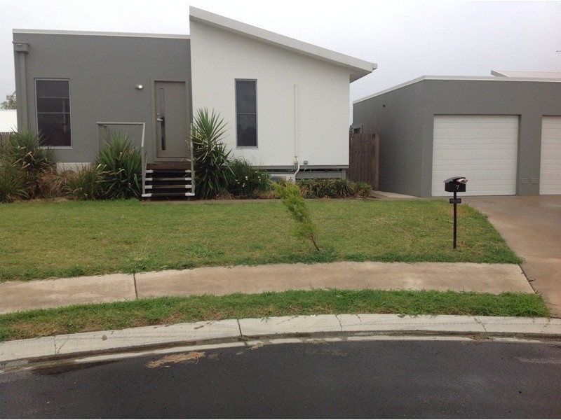 7 Lilly Close (Off White Street), Emerald QLD 4720