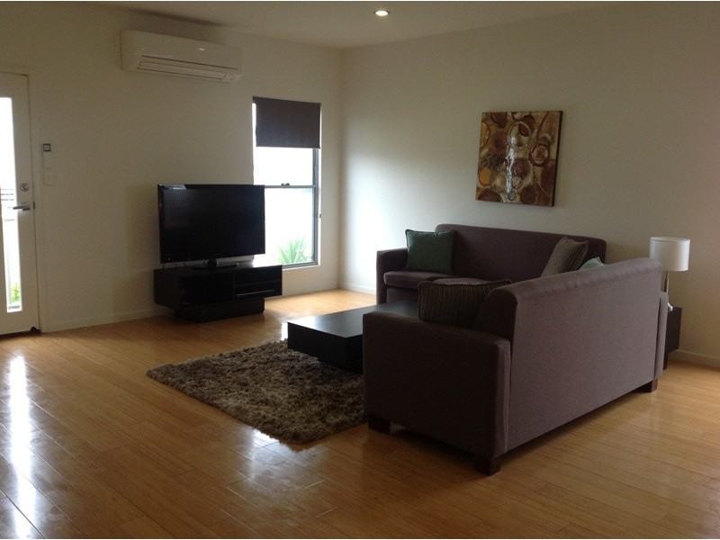 7 Lilly Close (Off White Street), Emerald QLD 4720