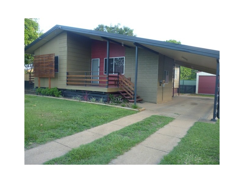 8 Burns Avenue, Emerald QLD 4720