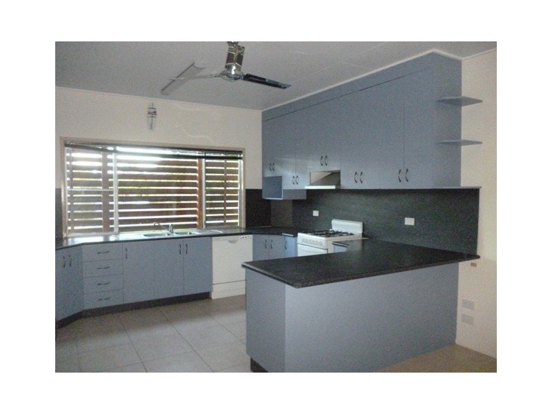 8 Burns Avenue, Emerald QLD 4720