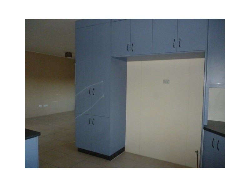 8 Burns Avenue, Emerald QLD 4720