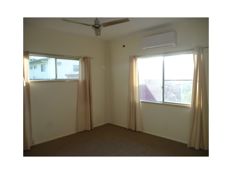 8 Burns Avenue, Emerald QLD 4720