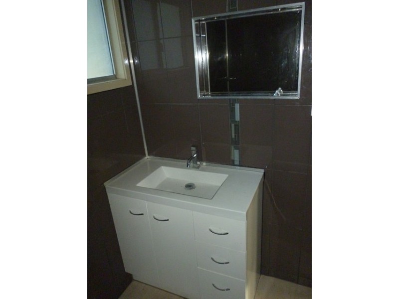 8 Burns Avenue, Emerald QLD 4720