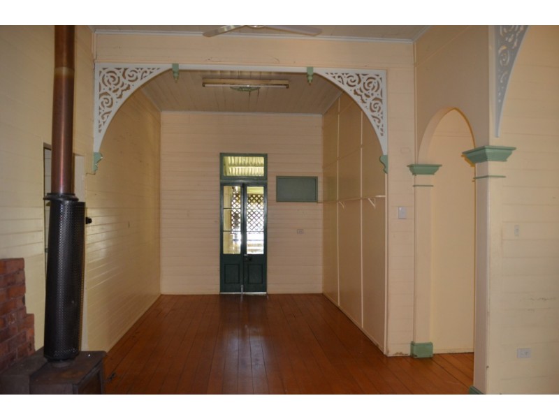 10 Conran Street, Capella QLD 4723