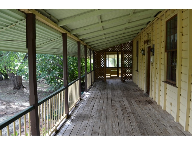 10 Conran Street, Capella QLD 4723