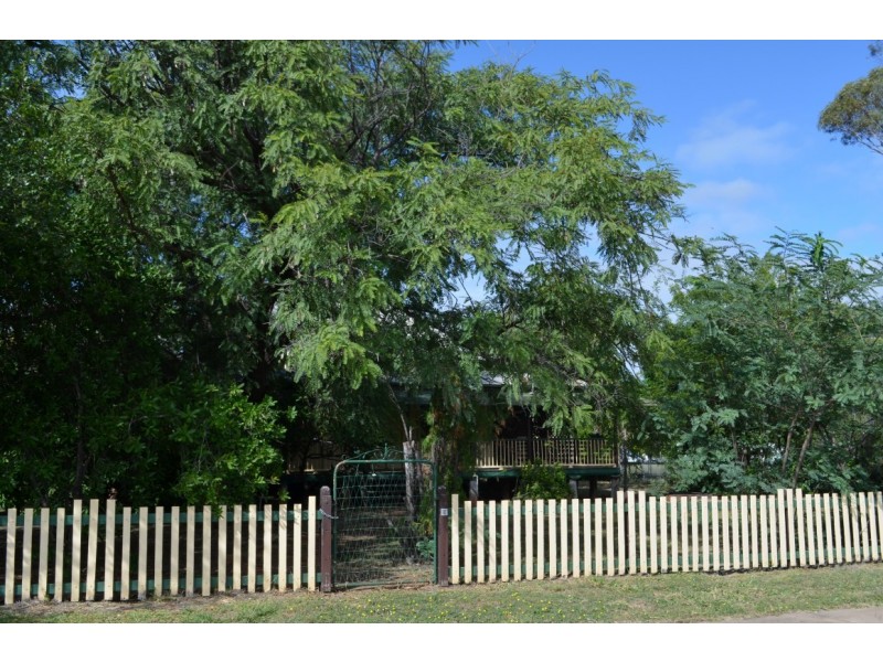 10 Conran Street, Capella QLD 4723