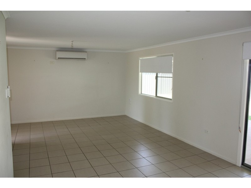 7 Batts Place, Emerald QLD 4720