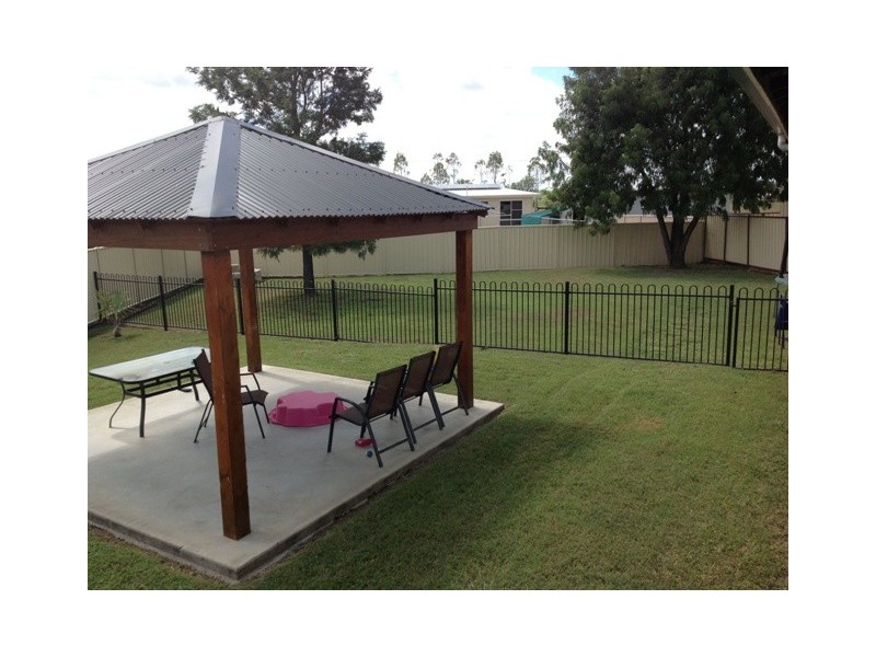 9  Huntley Street, Capella QLD 4723