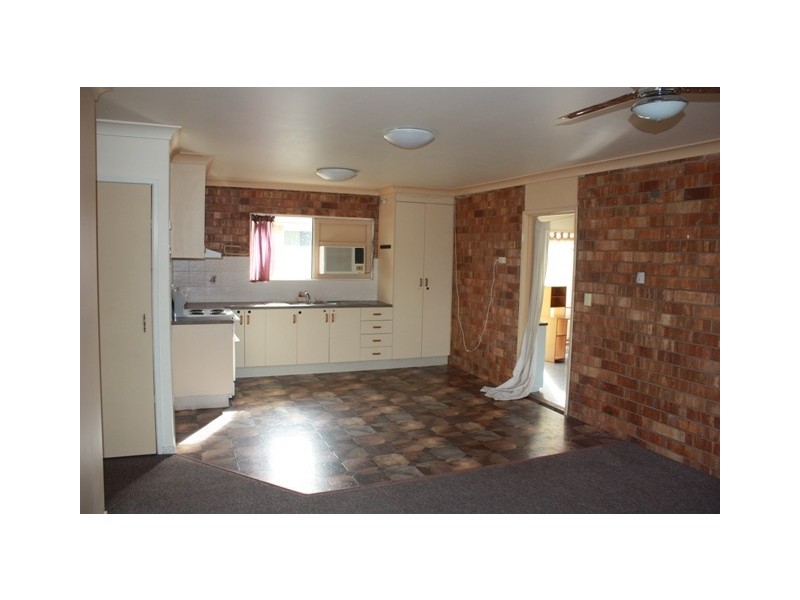 1/167 Opal St, Emerald QLD 4720