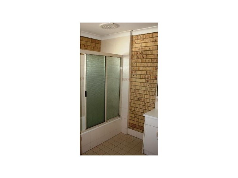 2/106 Moody Street, Emerald QLD 4720