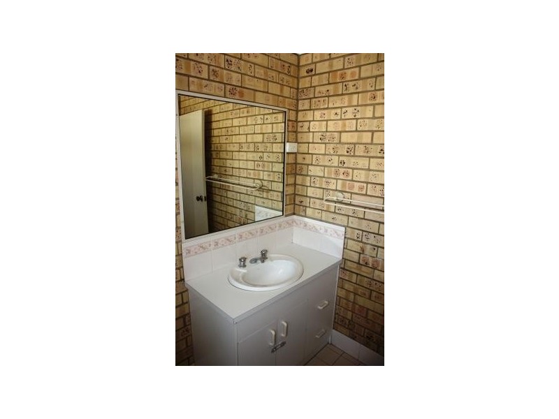 2/106 Moody Street, Emerald QLD 4720