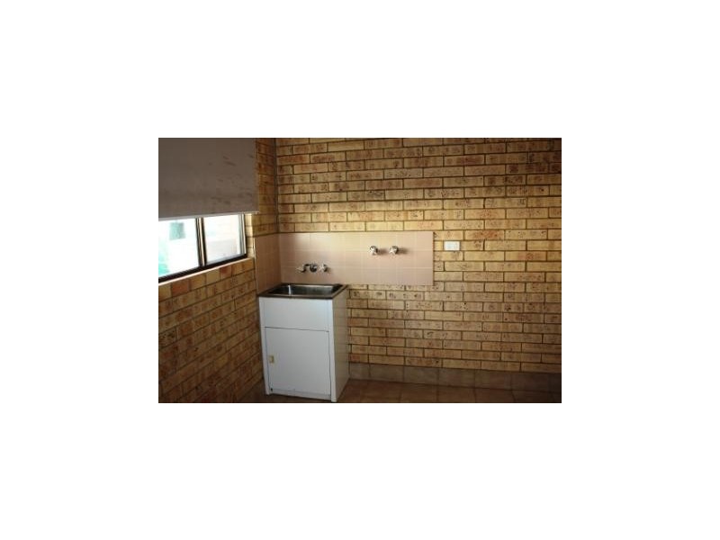 2/106 Moody Street, Emerald QLD 4720