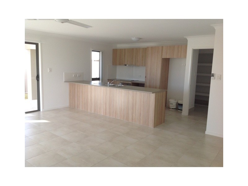 8 Flemington Road, Emerald QLD 4720