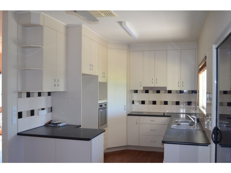 11 Mclean Street, Capella QLD 4723