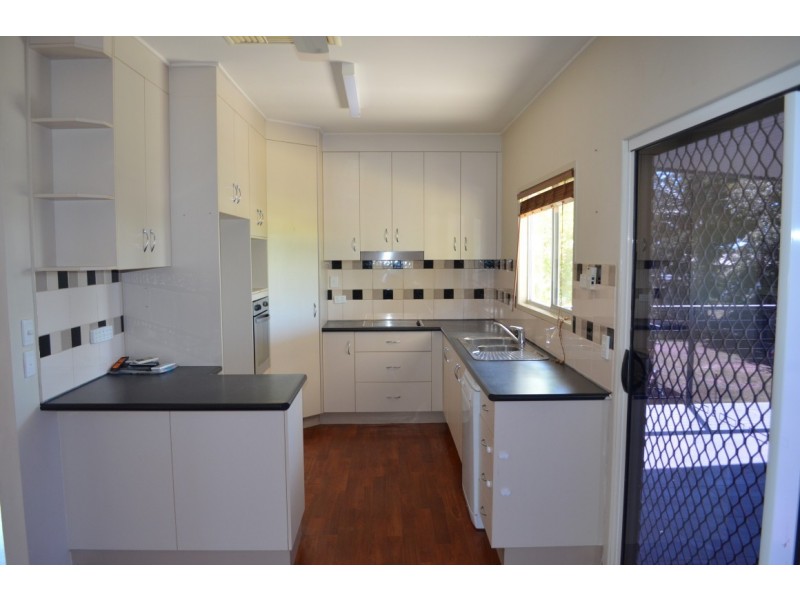 11 Mclean Street, Capella QLD 4723