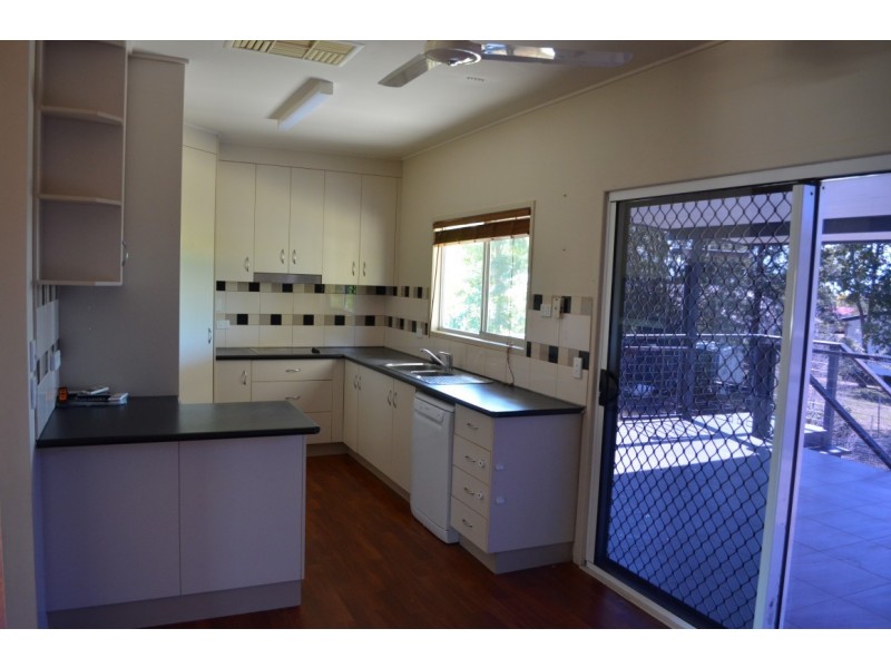 11 Mclean Street, Capella QLD 4723