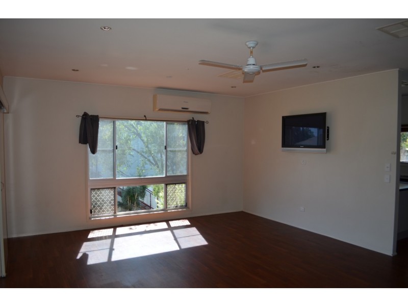 11 Mclean Street, Capella QLD 4723