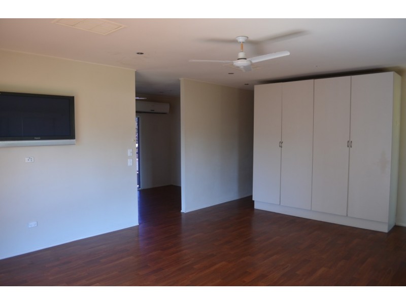 11 Mclean Street, Capella QLD 4723