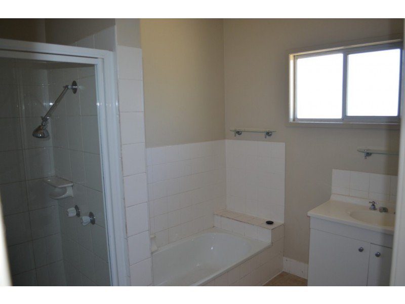 11 Mclean Street, Capella QLD 4723