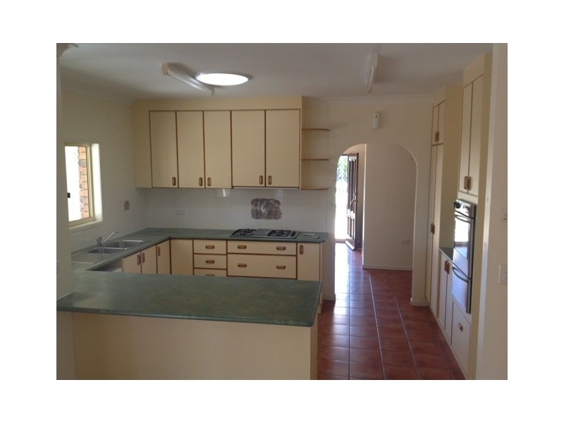 5 Kurrajong Cl, Emerald QLD 4720