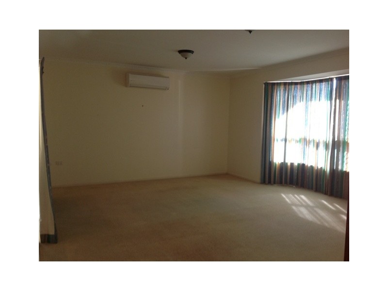 5 Kurrajong Cl, Emerald QLD 4720
