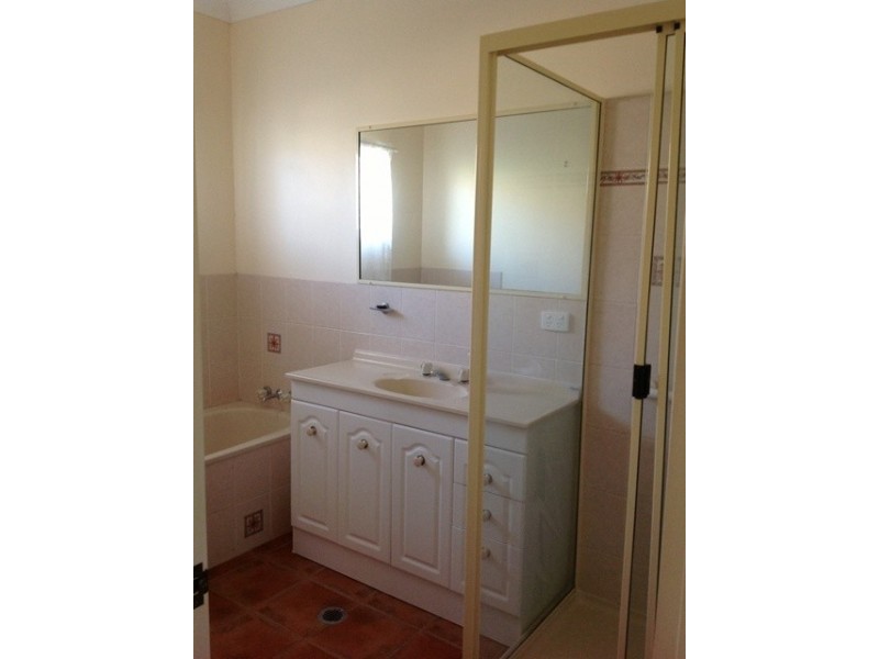 5 Kurrajong Cl, Emerald QLD 4720