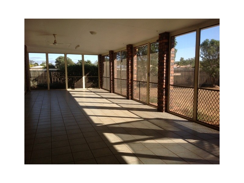 5 Kurrajong Cl, Emerald QLD 4720
