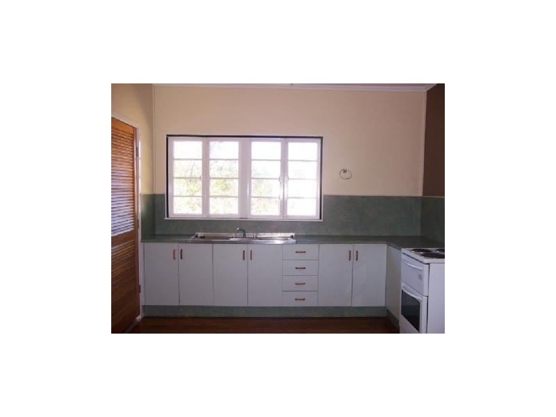 1 Vicki Close, Emerald QLD 4720