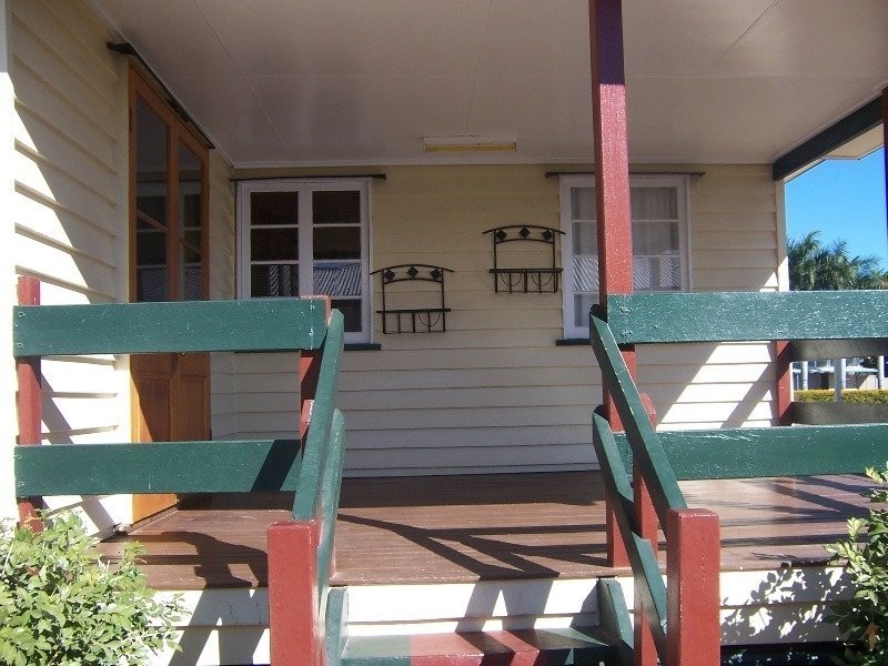 1 Vicki Close, Emerald QLD 4720