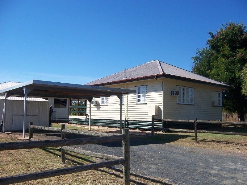 1 Vicki Close, Emerald QLD 4720