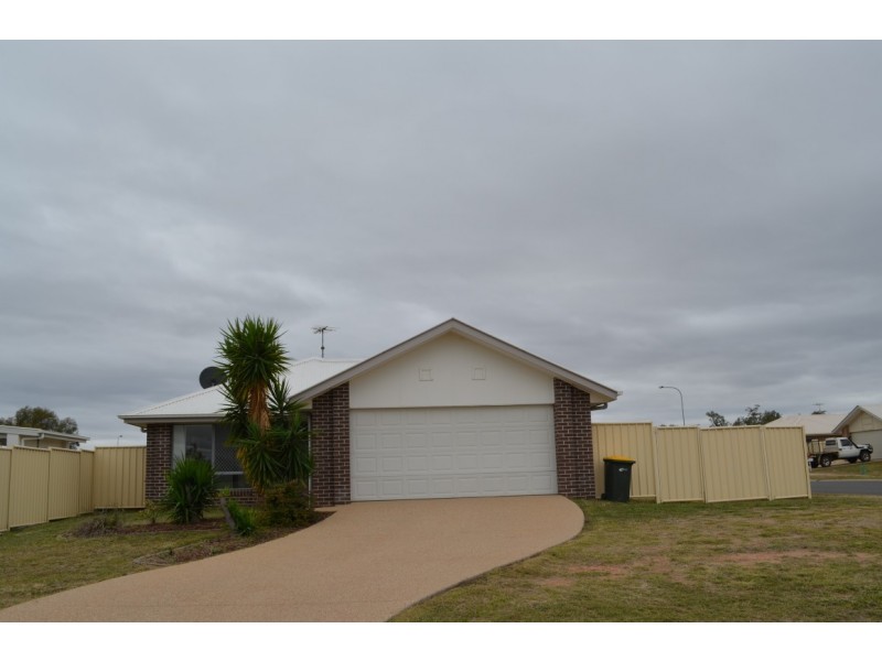 14 Lakeside Drive, Emerald QLD 4720