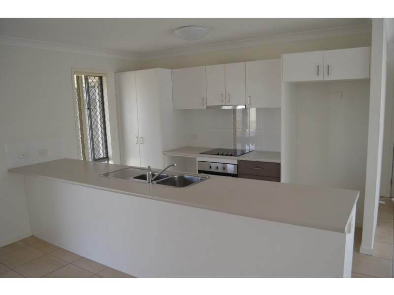 14 Lakeside Drive, Emerald QLD 4720