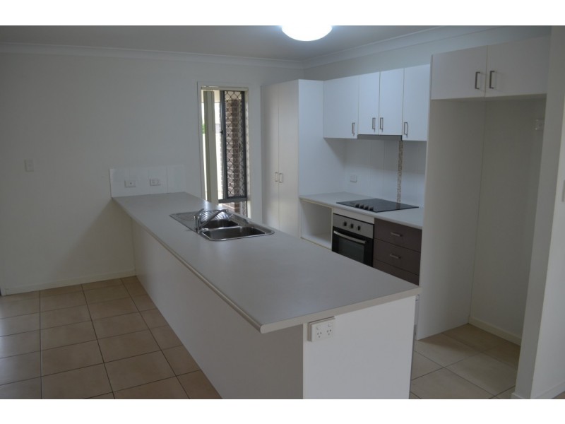 14 Lakeside Drive, Emerald QLD 4720