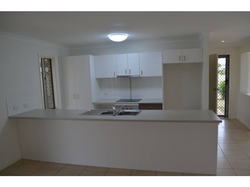 14 Lakeside Drive, Emerald QLD 4720