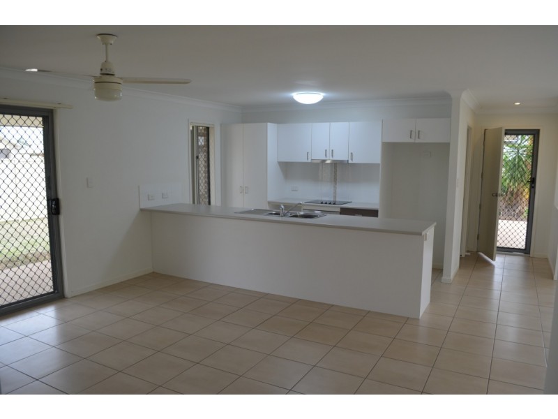 14 Lakeside Drive, Emerald QLD 4720