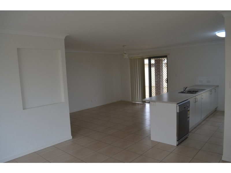 14 Lakeside Drive, Emerald QLD 4720