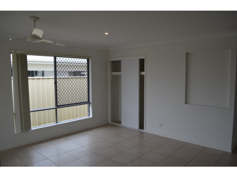 14 Lakeside Drive, Emerald QLD 4720
