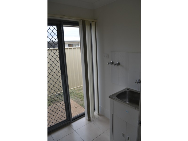 14 Lakeside Drive, Emerald QLD 4720