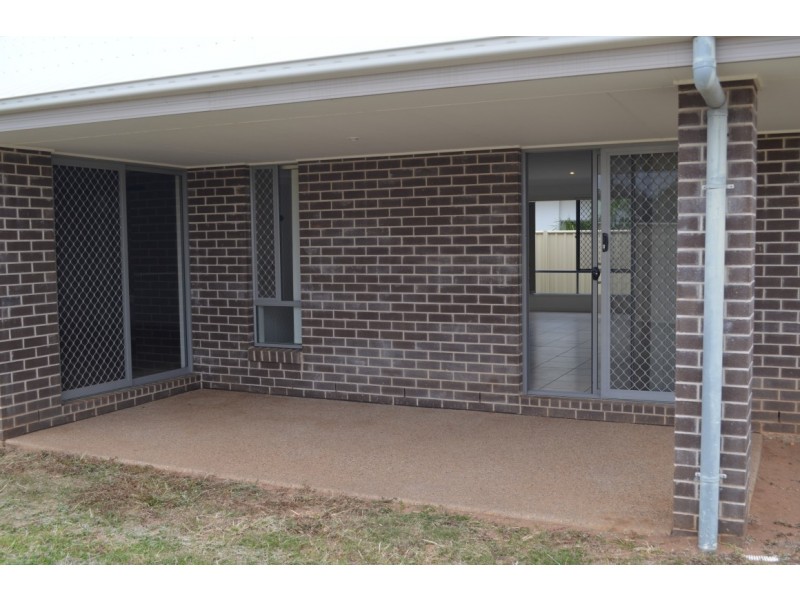 14 Lakeside Drive, Emerald QLD 4720