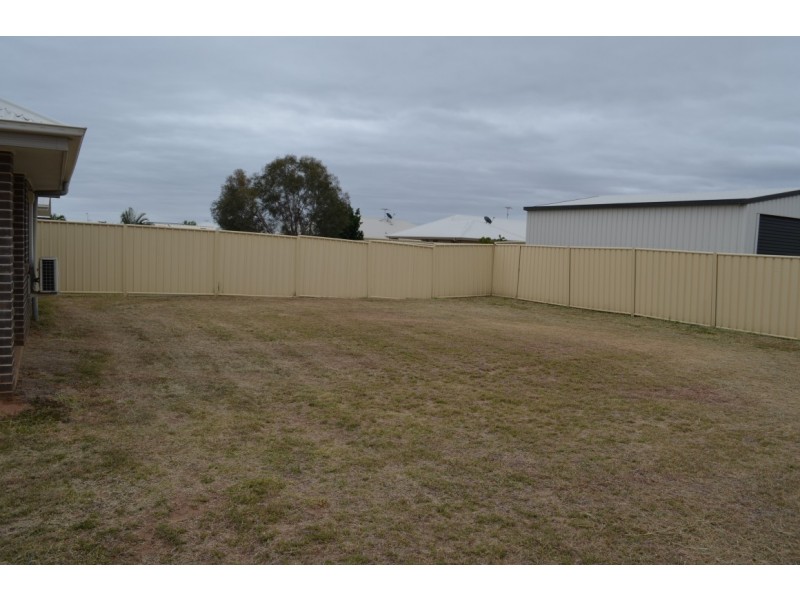 14 Lakeside Drive, Emerald QLD 4720