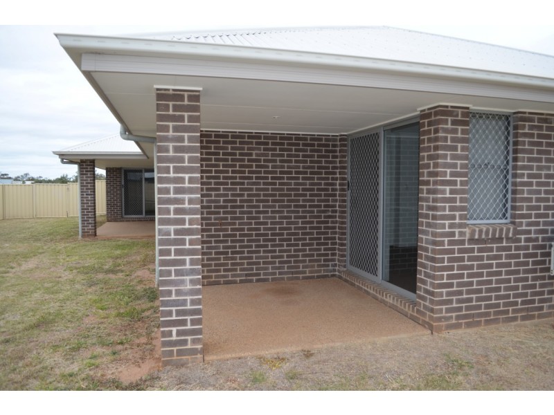 14 Lakeside Drive, Emerald QLD 4720