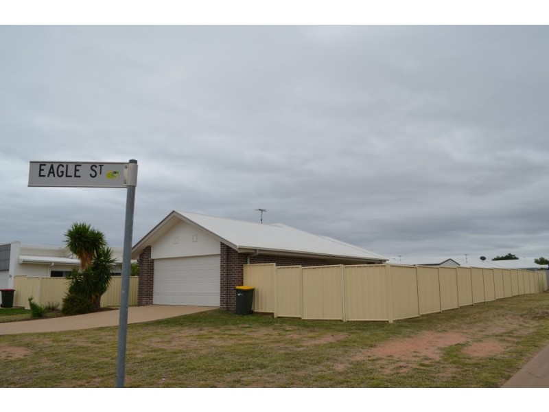 14 Lakeside Drive, Emerald QLD 4720