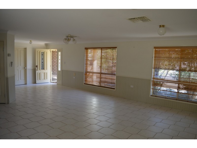 67 Staal Crescent, Emerald QLD 4720